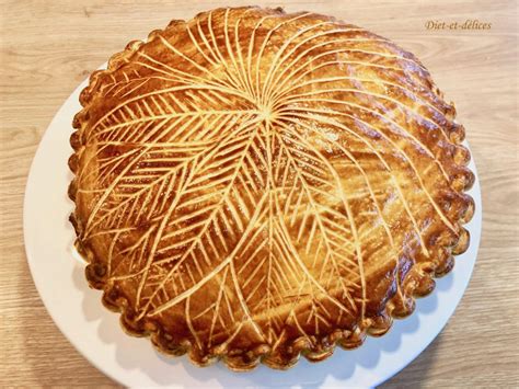 Galette des rois à la frangipane exotique à la mangue et aux fruits de