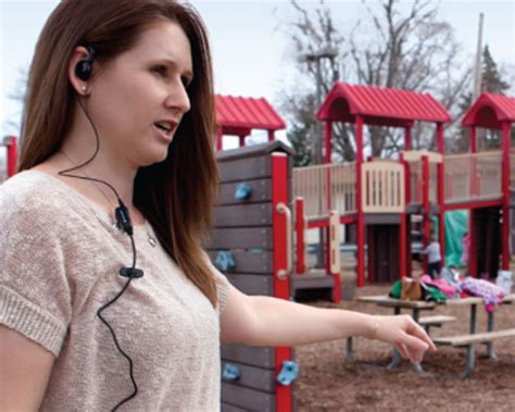 5 Benefits of Earpieces for Two-Way Radios