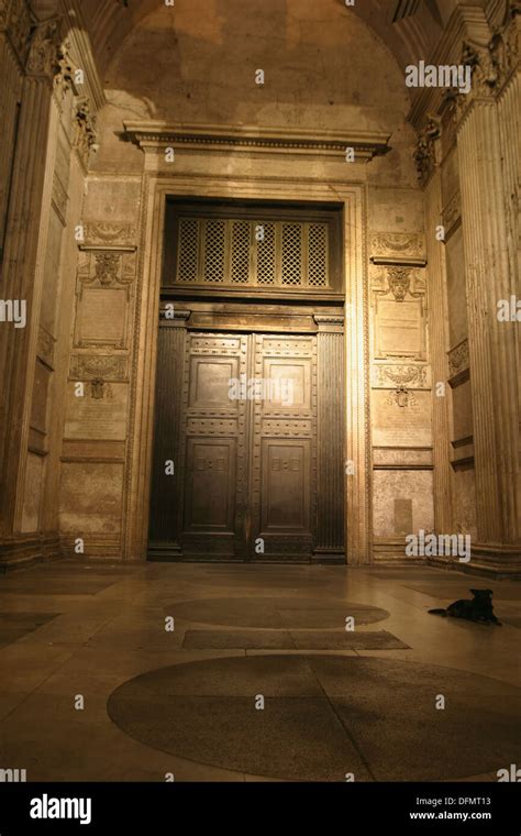 Pantheon entrance door rome hi-res stock photography and images - Alamy
