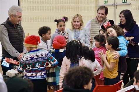 Alcobendas Los Ni Os Del Proyecto Pecera Reciben Regalos Gracias A