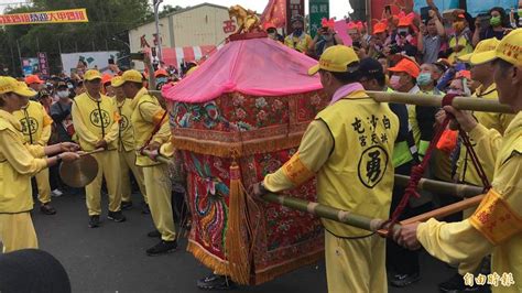 白沙屯媽轎頂覆蓋粉紅帆布 命理專家曝原因與功效 生活 自由時報電子報