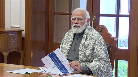 Pm Modi Chairs Key Covid Meet Virtually Meets Top Govt Officials