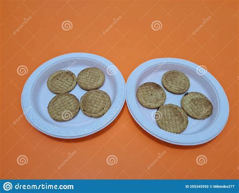 Galletas Hechas De Trigo Relleno De Chocolate Foto De Archivo Imagen