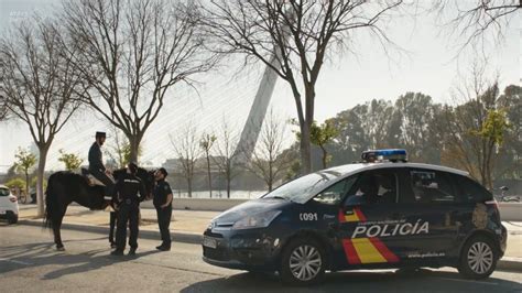 IMCDb org 2010 Citroën C4 Picasso HDi Policia Série 1 in Allí Abajo