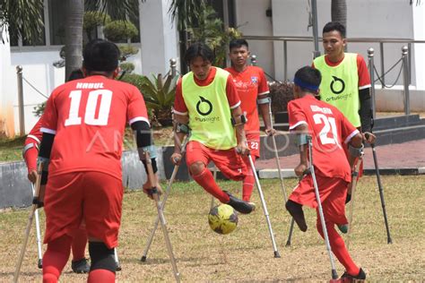 LATIHAN JELANG PIALA ASIA AMPUTEE FOOTBALL ANTARA Foto