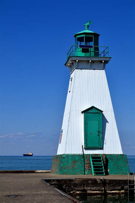 Port Dalhousie Lighthouse Photograph by Robert Deak