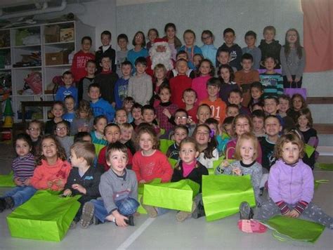 Le Père Noël de passage à lécole Saint Denis sur Coise 42140