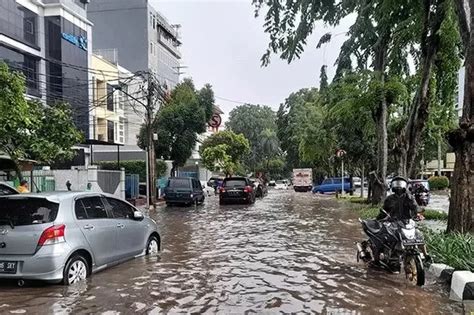 Rt Dan Dua Ruas Jalan Di Jakarta Masih Tergenang Banjir Bpbd