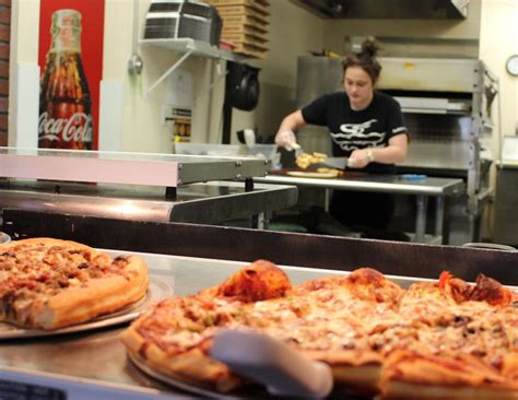 Godfather's Pizza offers atmosphere with a Christian emphasis | Business | djournal.com