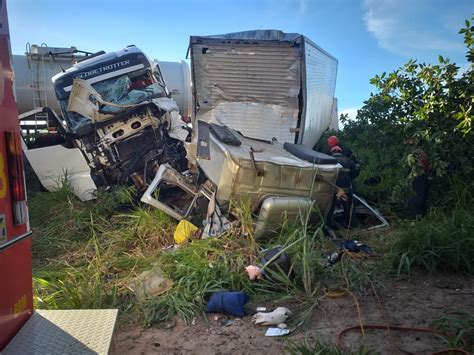 Caminhões Batem De Frente E Deixam Um Morto E Feridos Na Br 153 Tocantins G1