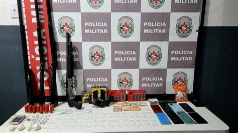 Pol Cia Militar Prende Dois Suspeitos E Apreende Quatro Armas De Fogo