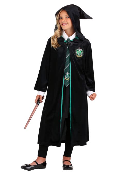 Harry Potter With Robe Gryffindor Halloweencostumes The Art Of Images