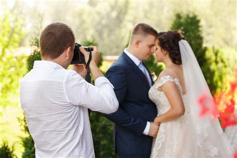 Tips On How To Make Sure Your Wedding Photographer Is A Professional