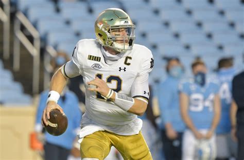 Notre Dame Football Ian Book Could Follow A Trace Mcsorley Path To The Nfl