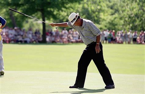 Golfer Chi Chi Rodriguez: Biography and Career Facts