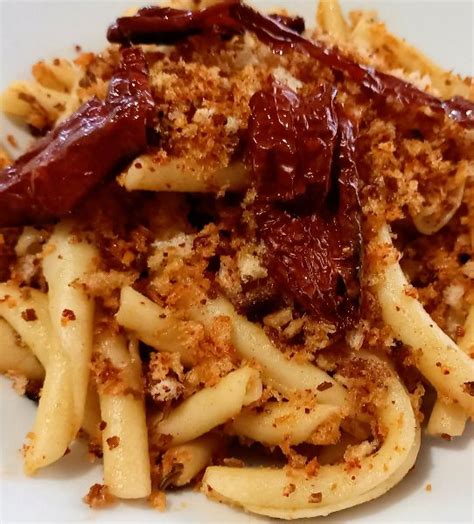 Fusilli Lucani Con Peperoni Cruschi E Mollica Di Pane Al Ta Cucina