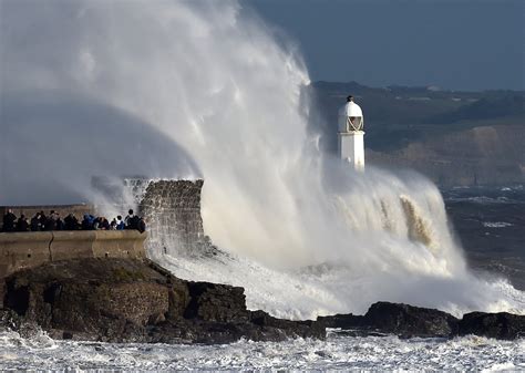 Three Dead as Ophelia Batters Ireland – gCaptain