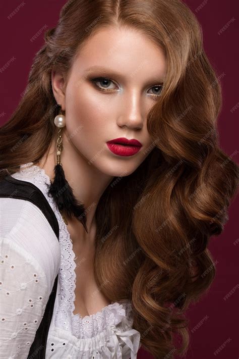 Premium Photo Beautiful Redhair Model Curls Bright Gold Makeup