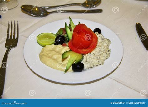 The Traditional Arab Food in Yemen Stock Image - Image of fried, bread ...