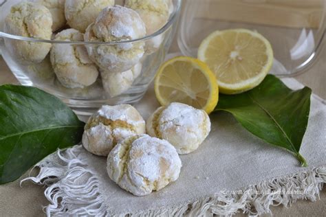 Biscotti Dolci Morbidi Al Cocco E Limone Crepati Con Cottura Di Minuti