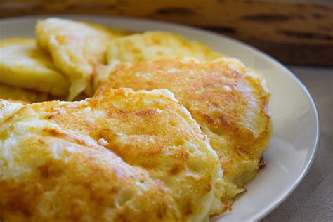 Сырные оладьи из рисовой муки - СделаемВкусно.ру
