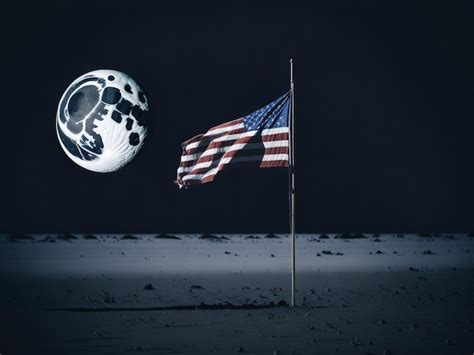 Una Bandera En La Luna Ondea En El Fondo Foto Premium