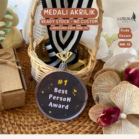 Jual T Medali Akrilik Hadiah Wisuda Kado Ulang Tahun Cewek Kado