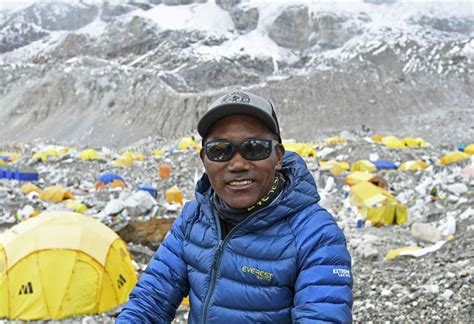 Escalador nepalí alcanza récord con 27 subidas al Everest Teletica