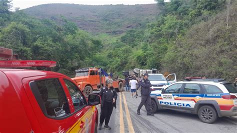 Trágico capotamento de caminhão resulta em morte na MGC 120 em Itabira