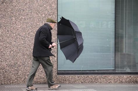 Alerta Naranja Por Los Vientos Huracanados Y Las Lluvias Que Ya Deja En