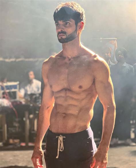 Karan Wahi Is Looking Hot And Fans Are Going Crazy Stardust