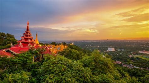 Premium Photo | Mandalay hill viewpoint major pilgrimage site and ...