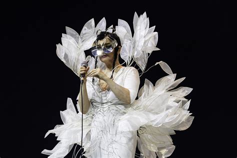 Björk beginnt 2024 mit ihrem neuen Album & bestätigt „Cornucopia“-Film