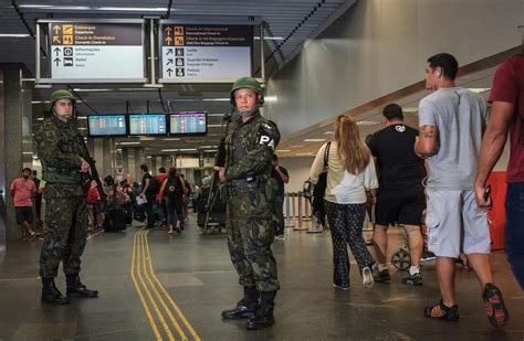 GLO militares começam a atuar em portos e aeroportos Folha PE