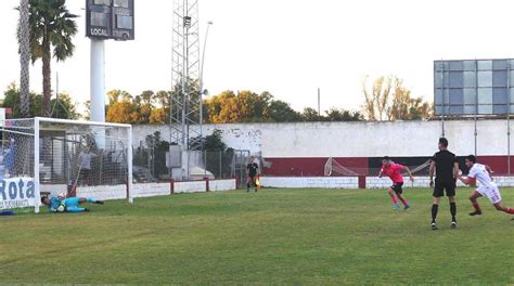 El C D Utrera Realiza Un Buen Partido En Rota Pero Pierde Ante La