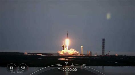 Un Razzo SpaceX Falcon 9 Ha Lanciato Con Successo Un Satellite Starlink