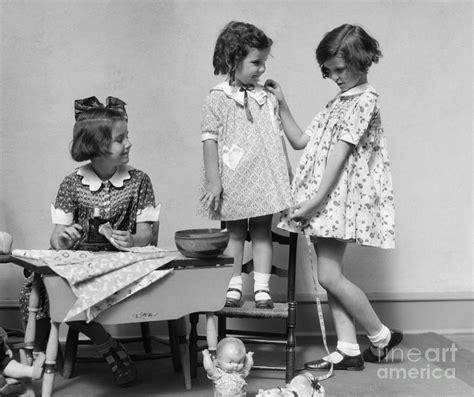 1930s Fashion Girls