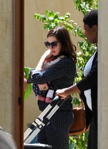 Anne Hathaway S Newborn Son Spotted For The First Time