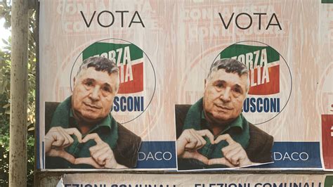 Manifesti Di Forza Italia Con Riina Che Fa Il Segno Del Cuore Il