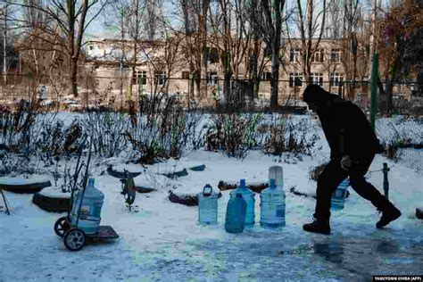 Ukrainians Await Their Fate In Avdiyivka As Russian Forces Pummel