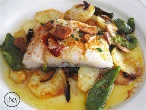 Bacalao Al Horno Con Patatas Cebolla Y Pimientos Verdes