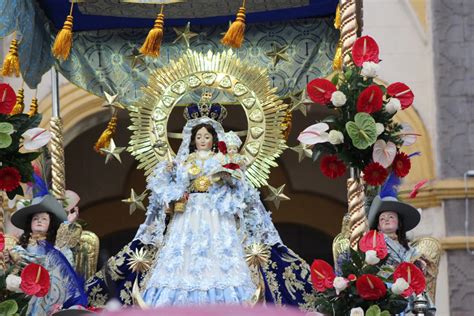 Hoy se realiza la Gran parada y veneración en honor a la Virgen de la