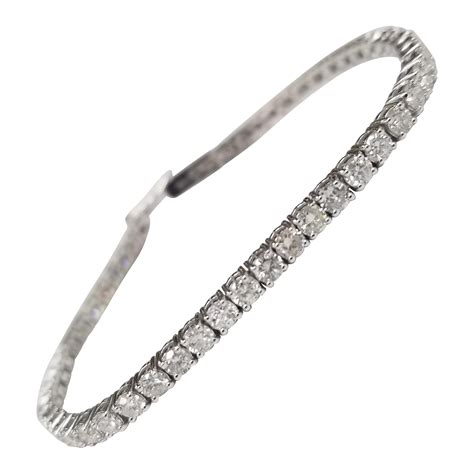 14 Karat Gold Diamond Tennis Bracelet With Approximately 5 32 Carat