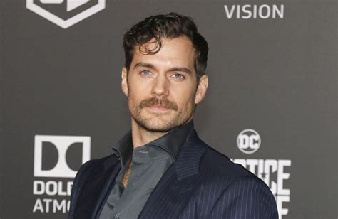 Henry Cavill Est Em Negocia Es Para Reprisar Papel De Superman