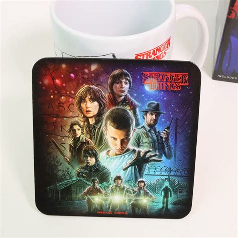 Coffret Cadeau Stranger Things Iconic Id Es De Cadeaux Originaux