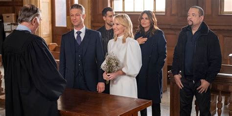 It All Seems Right Kelli Giddish Dishes On Rollins Surprising Svu Return