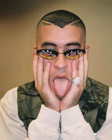 Pin En Bad Bunny Fotos De Bad Bunny Imagenes De Bad Bunny Imagenes De Cantantes