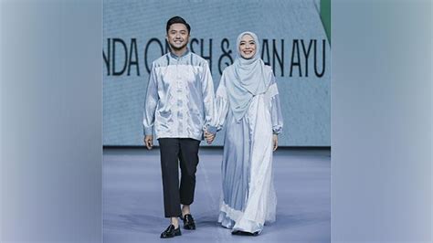 Gaya Seleb Di Fashion Show Koleksi Terbaru Si Se Sa Dari Natasha Rizky