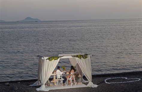 A Romantic Beach Proposal In Santorini Santorini Photographer Pre