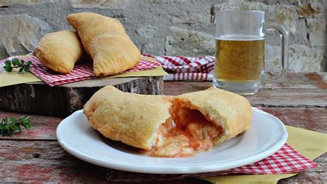 Ricetta Calzoni Fritti Con Pomodoro E Mozzarella Dissapore